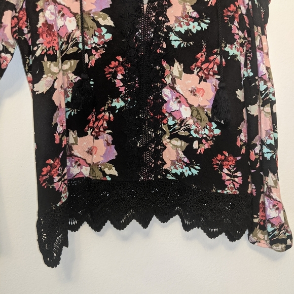 BKE Cold Shoulder Eyelet Lace Floral Tassel Shirt - Picture 4 of 9